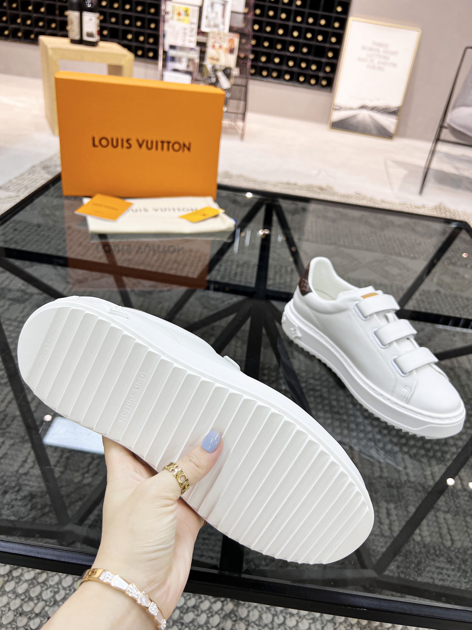 L style trendy women sneakers casual shoes-Luxeon