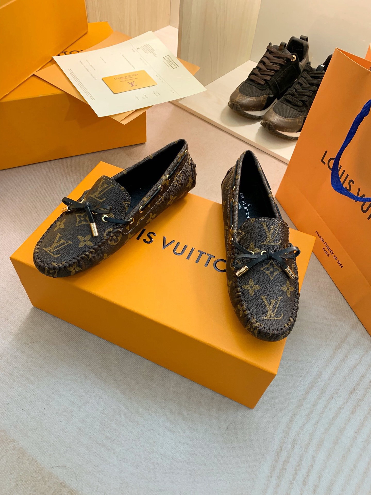 Casual leather shoes
