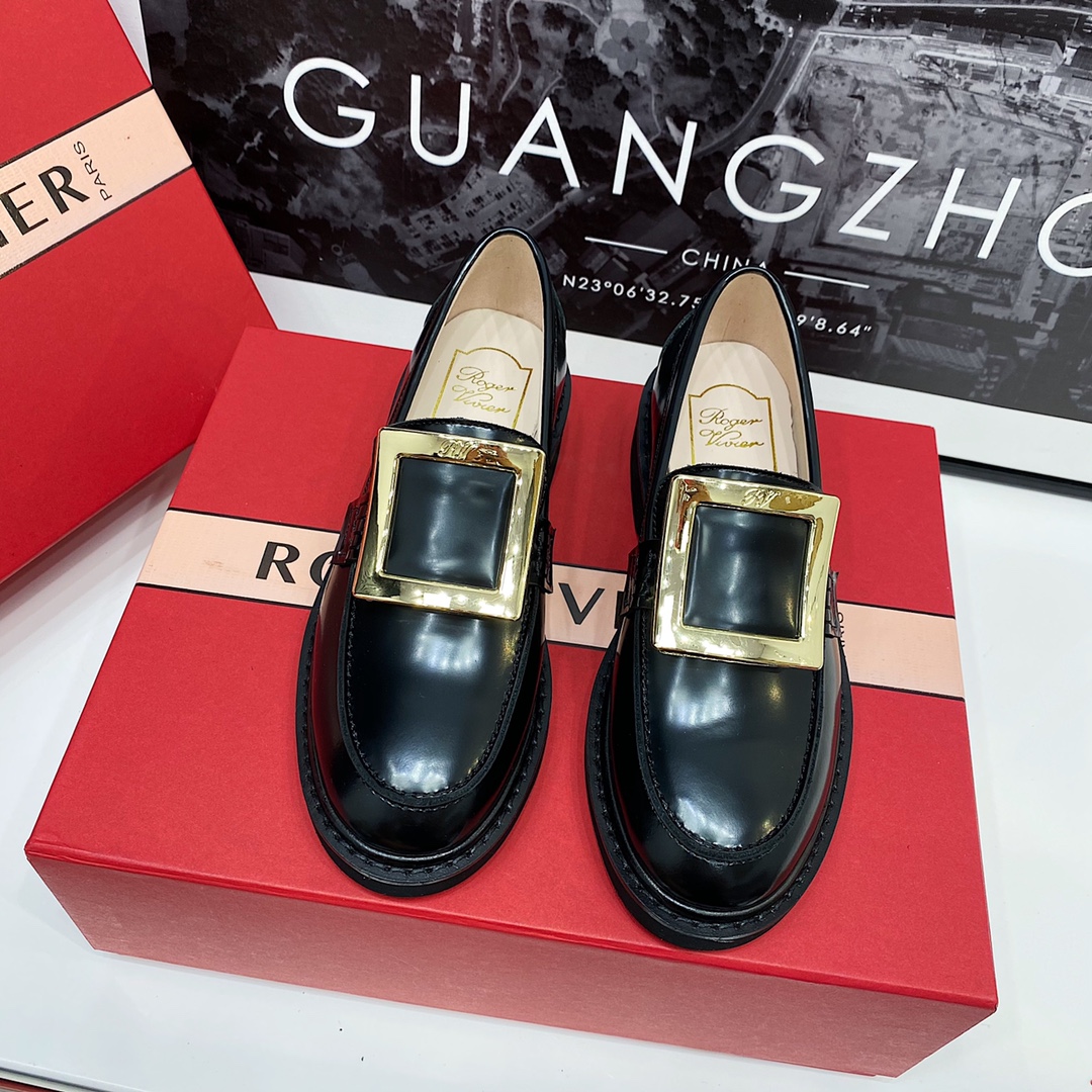Roger Vivier buckle Mary Jane shoes-Luxeon