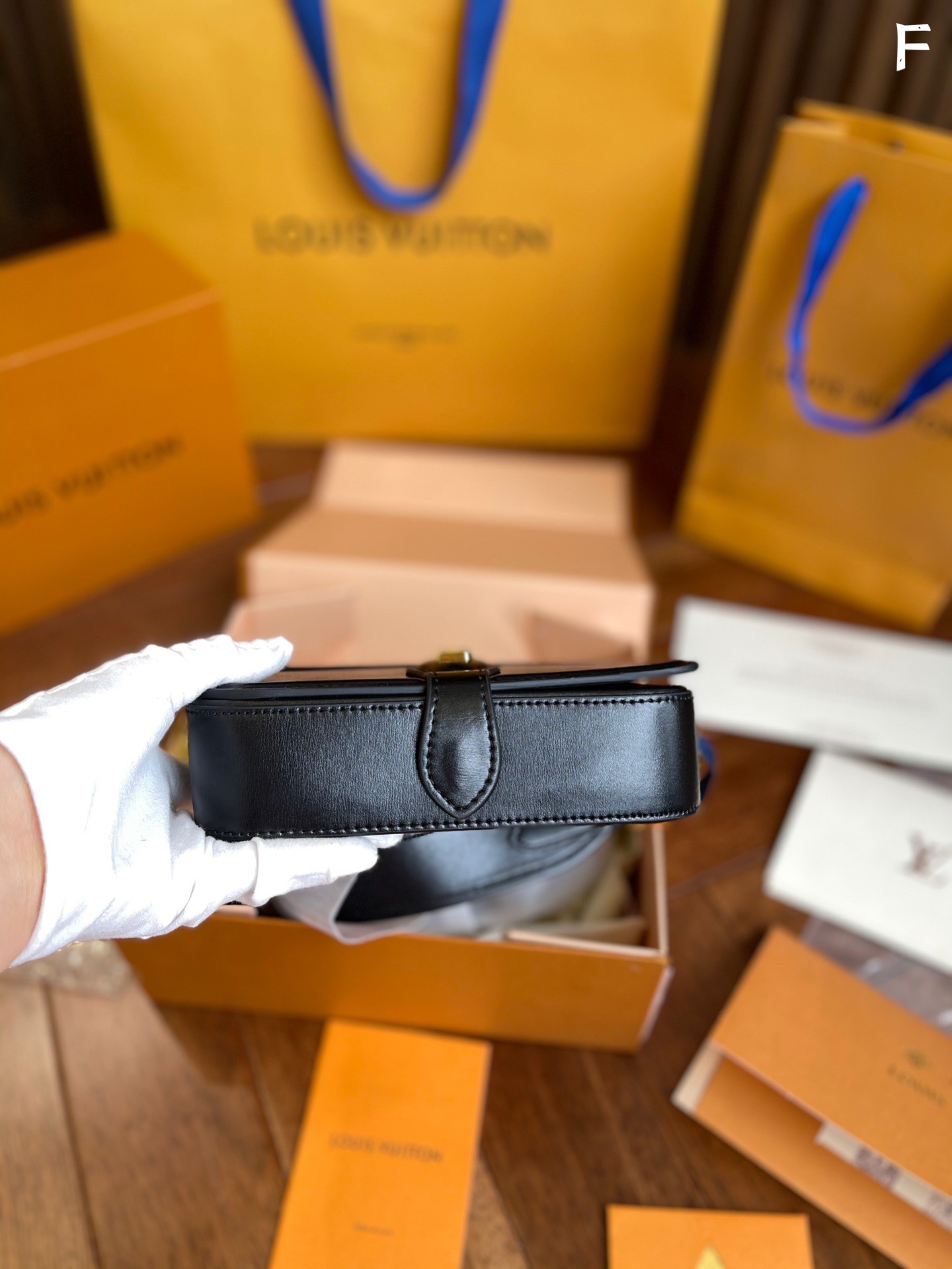 L style . black shoulder bags-Luxeon