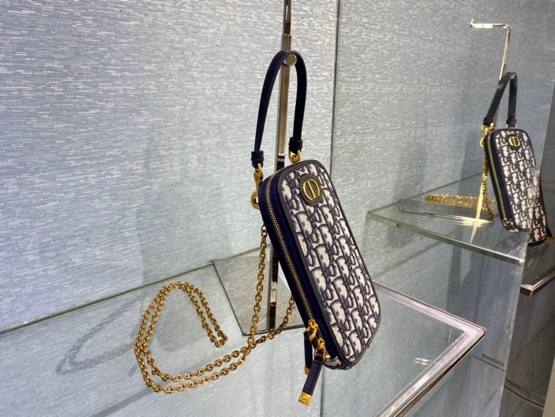 Multifunctional clutch bag