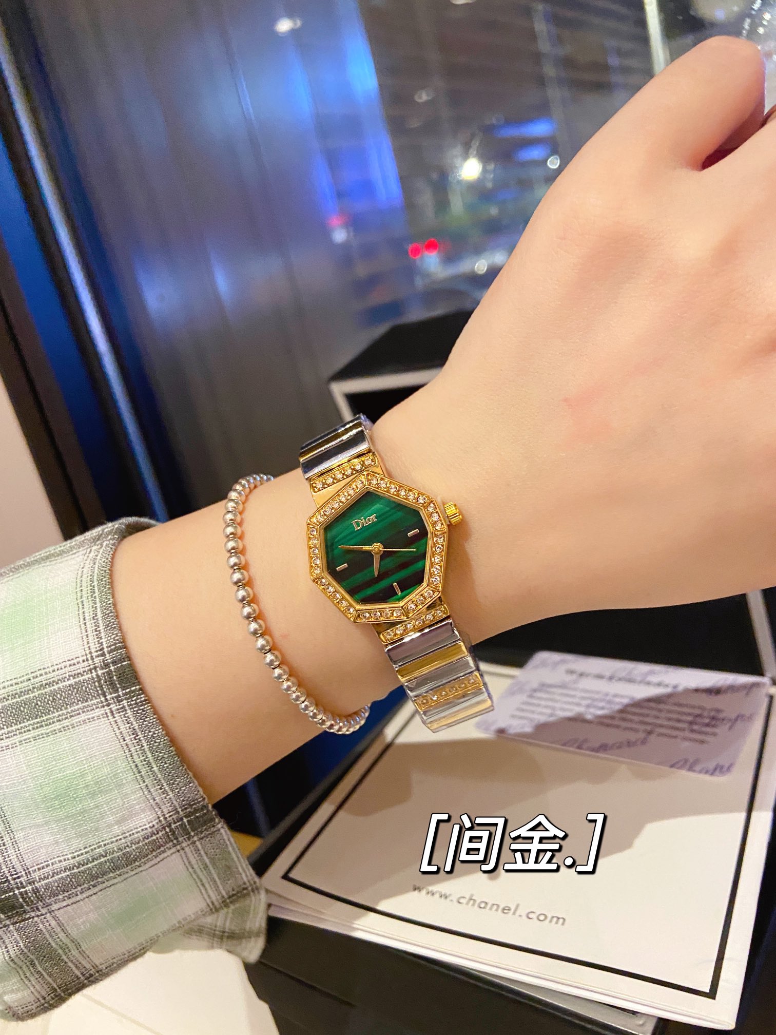 D style Wristwatch Elegant Fashion-Luxeon
