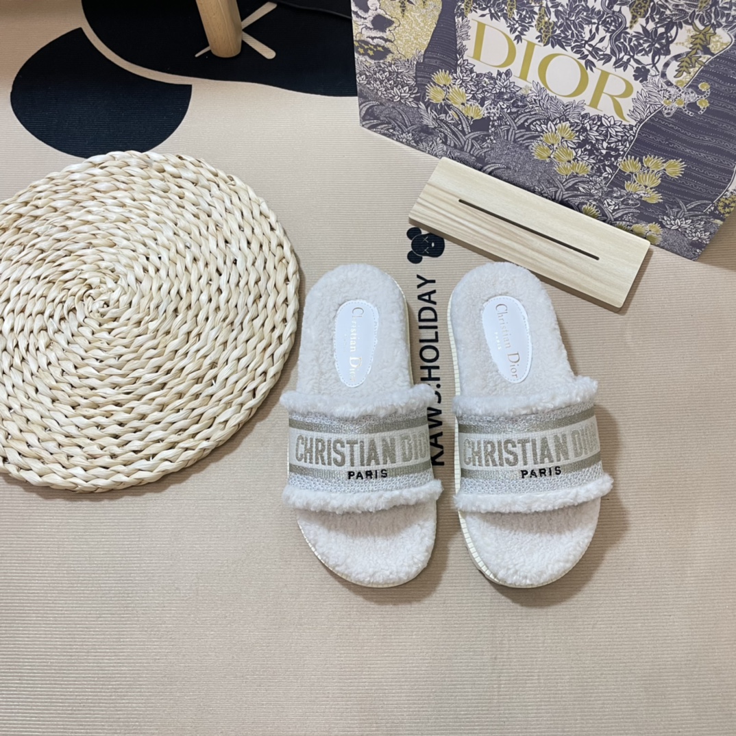 D style Autumn& winter new embroideried wool slippers-Luxeon