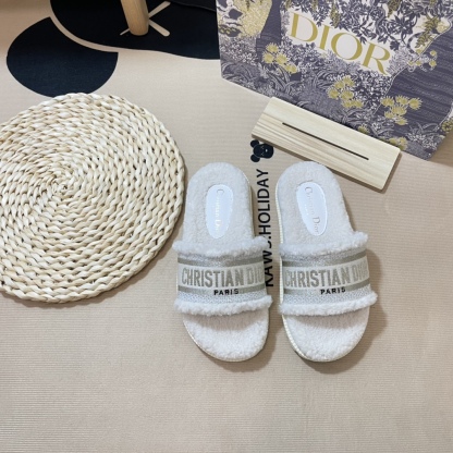 D style Autumn& winter new embroideried wool slippers-Luxeon