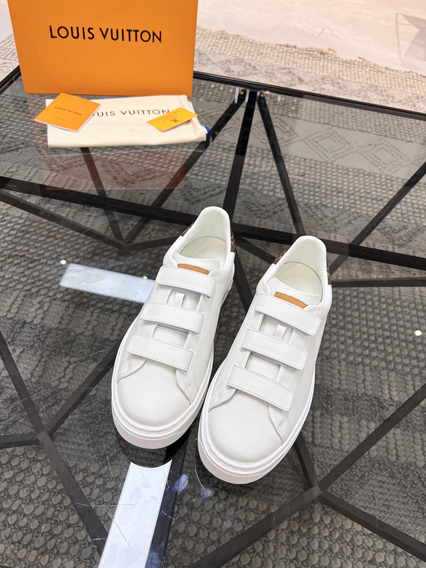 L style trendy women sneakers casual shoes-Luxeon