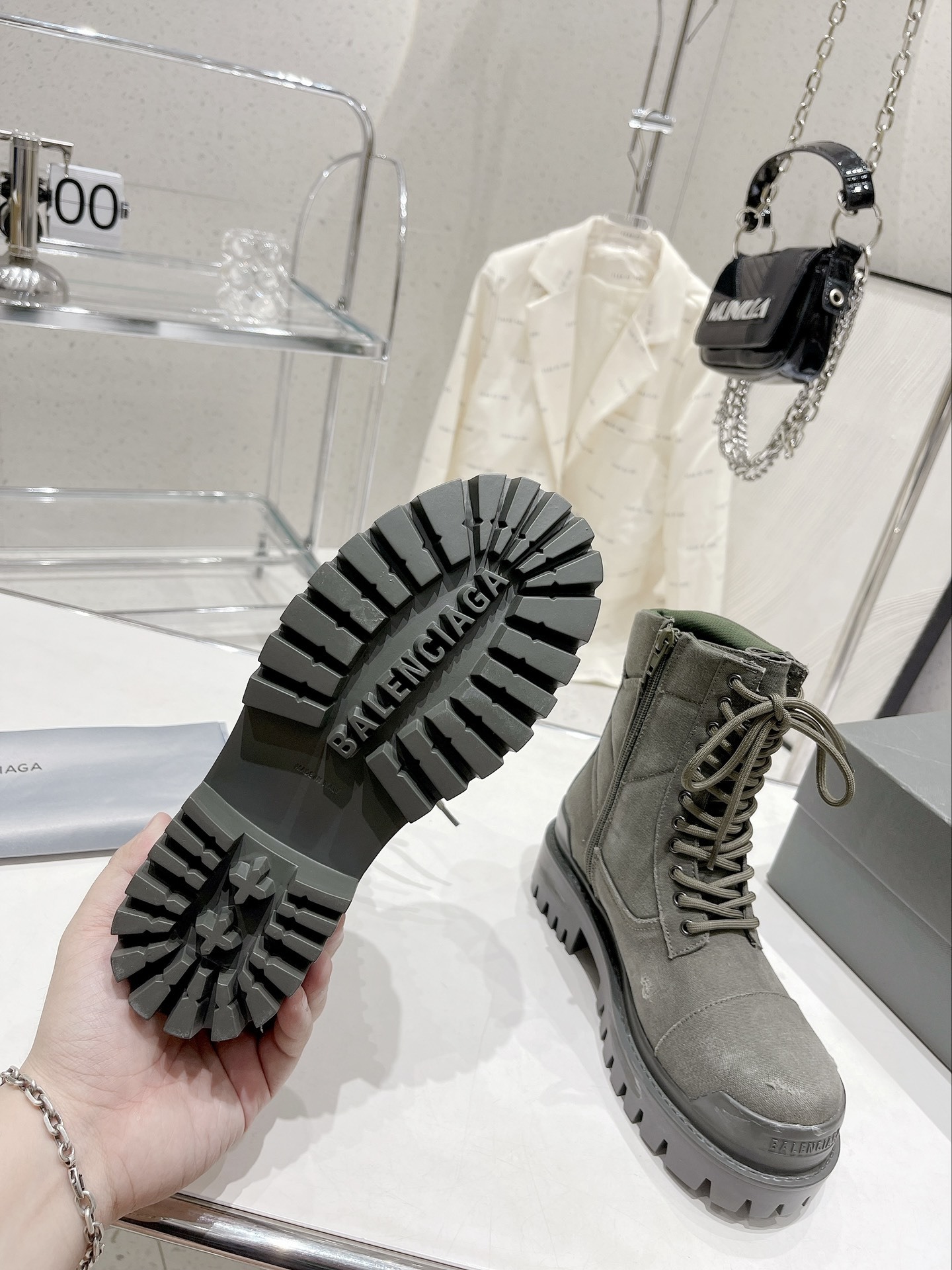 B style Strike big toe boots-Luxeon