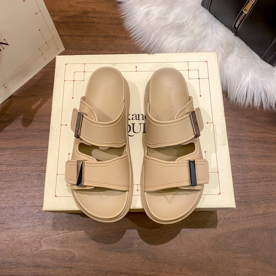 Mcqueen women thick sole sandals-Luxeon