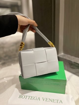 BV Bottega Veneta Cassette Handbags-Luxeon