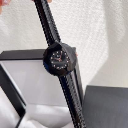 D style Women's Watch Cowhide Strap Quartz Movement-Luxeon