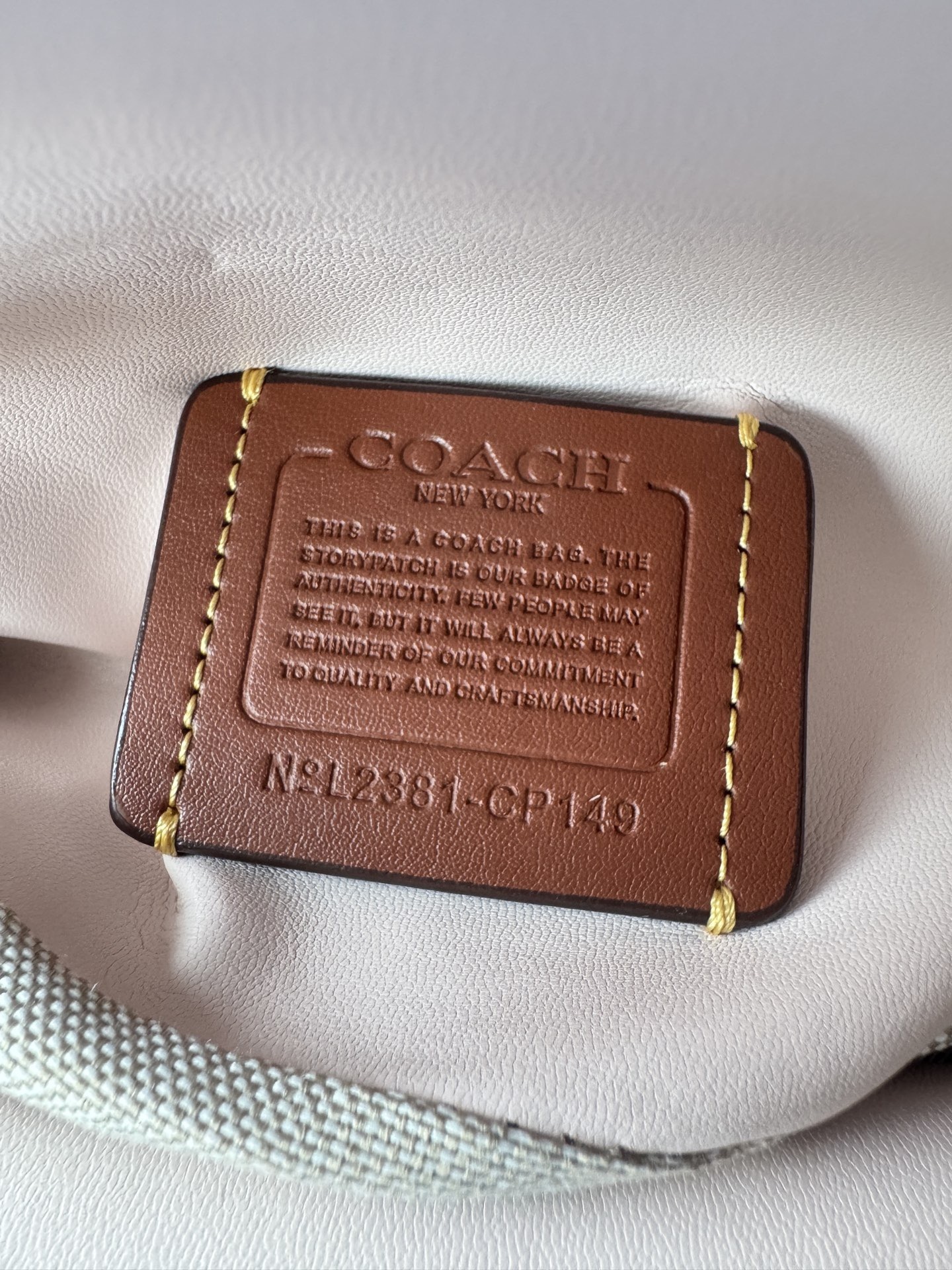 Diamond-patterned handbag26*15