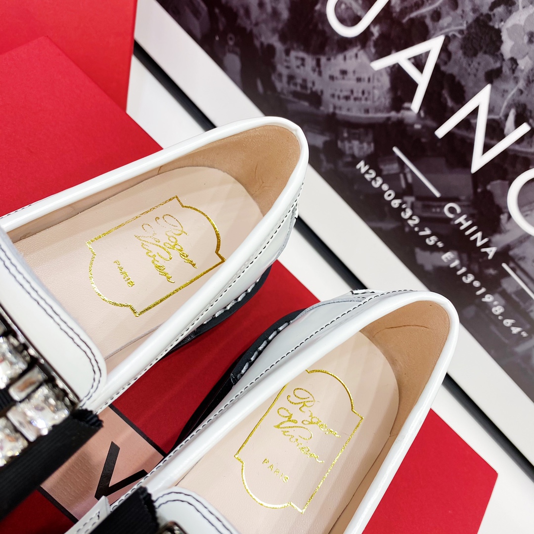 Roger Vivier buckle Mary Jane shoes-Luxeon