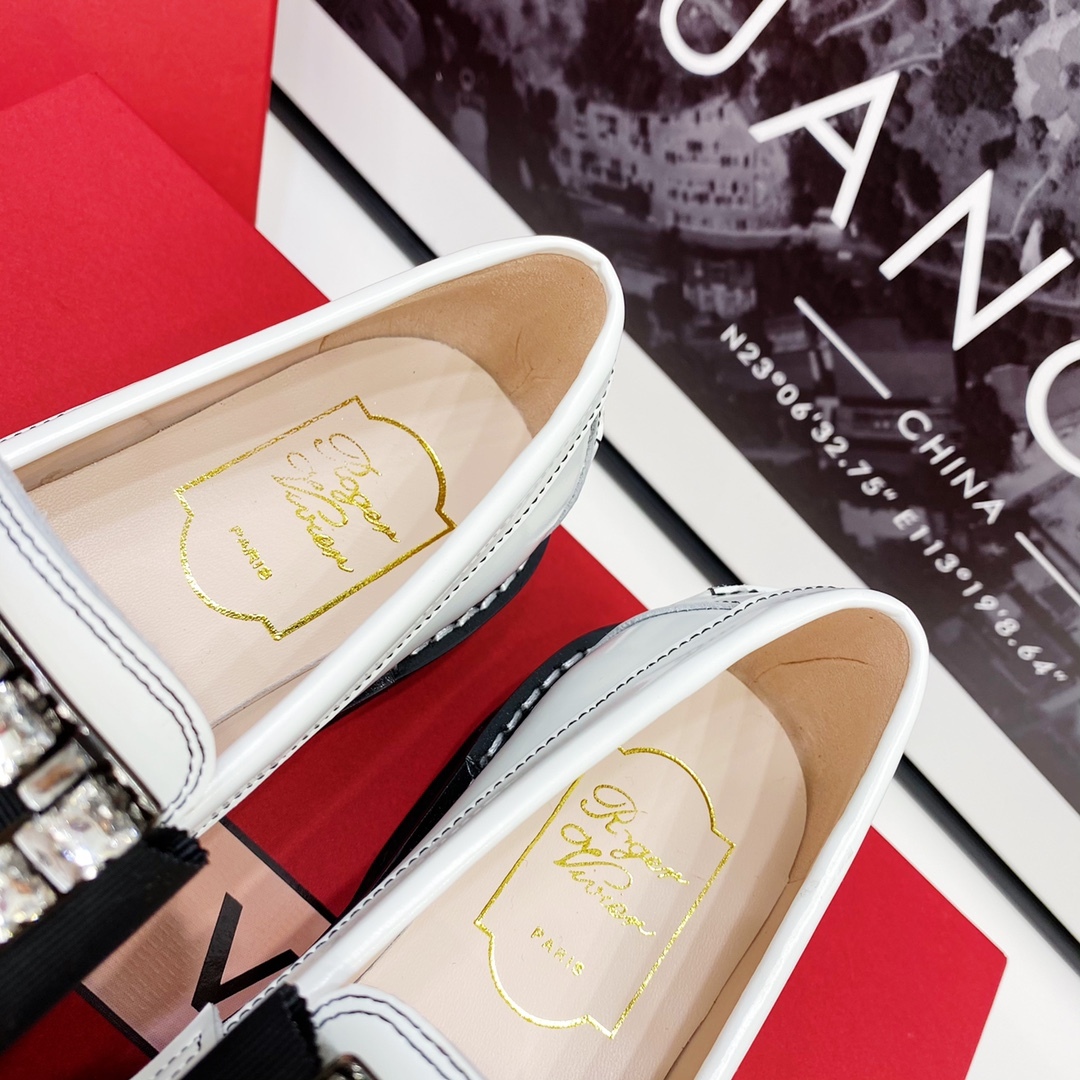 Roger Vivier buckle Mary Jane shoes-Luxeon