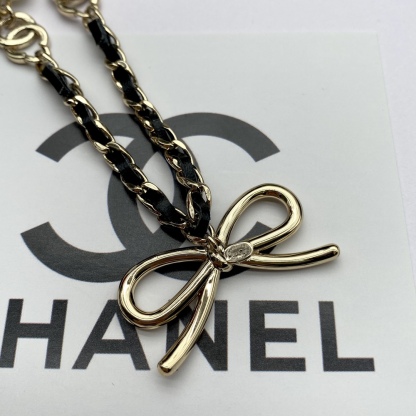 C style pearl chain necklace-Luxeon