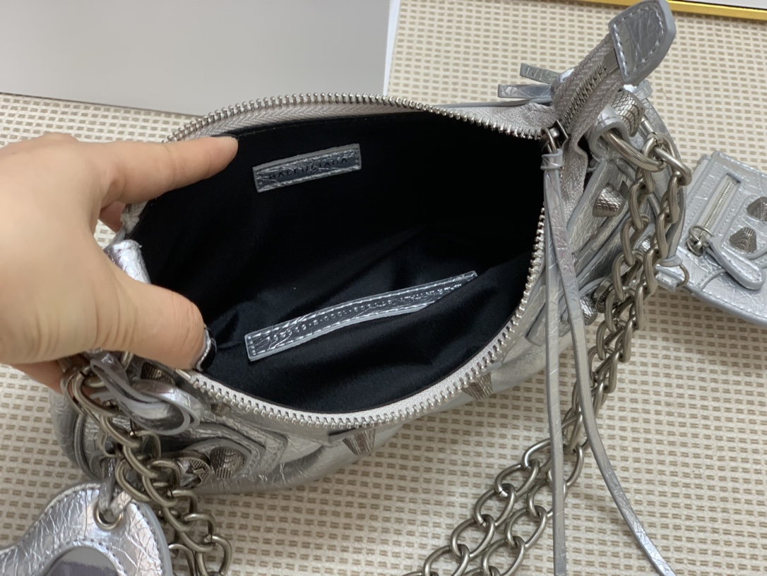 B style cagole handbag-Luxeon