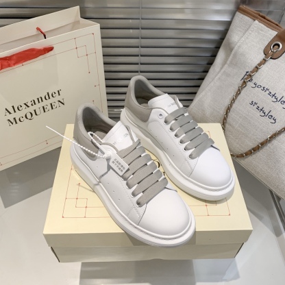 A Style couple white shoes