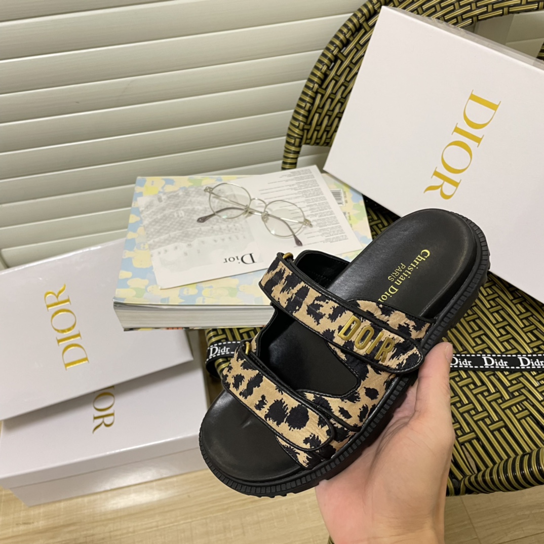 D style Velcro Flat Slippers-Luxeon