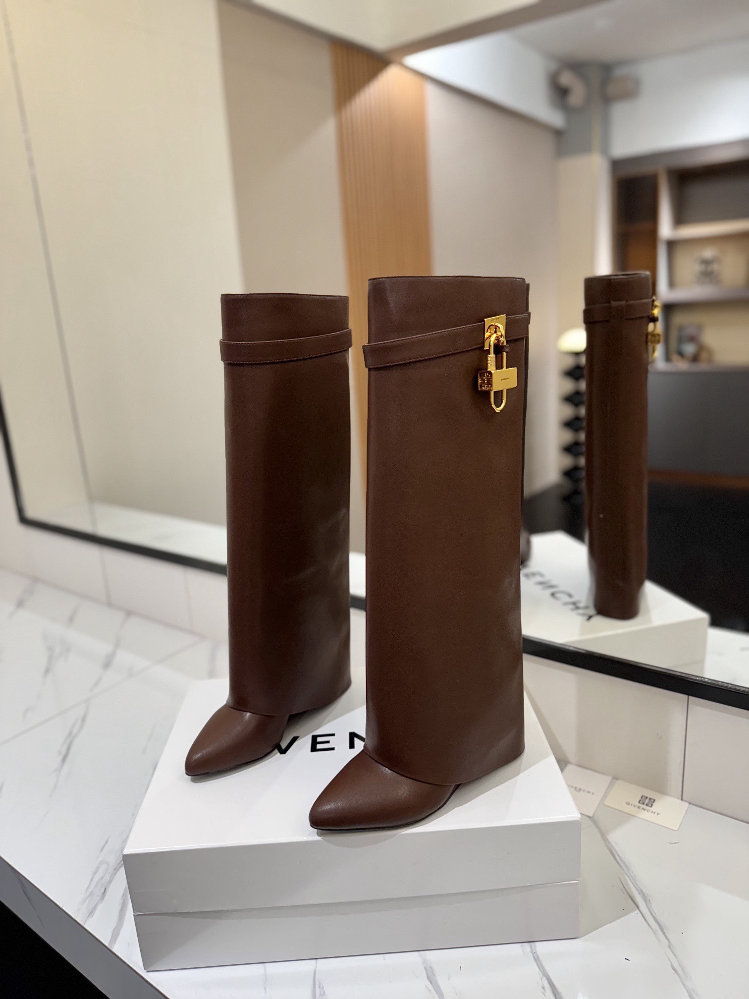 High-heeled buckle boots