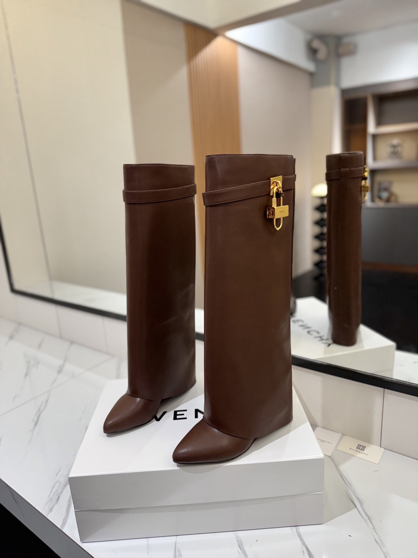 High-heeled buckle boots