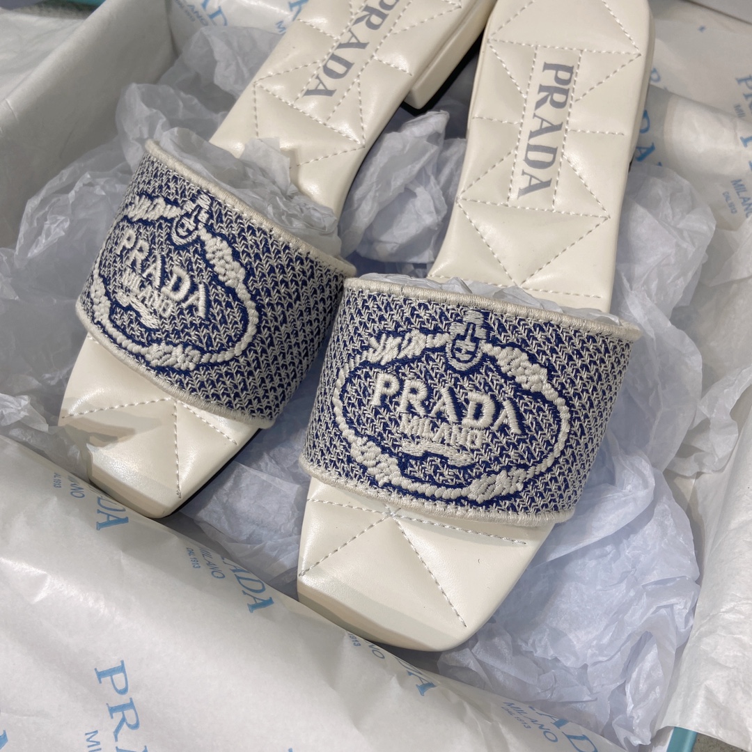 P style three-dimensional embroidery flat slippers-Luxeon