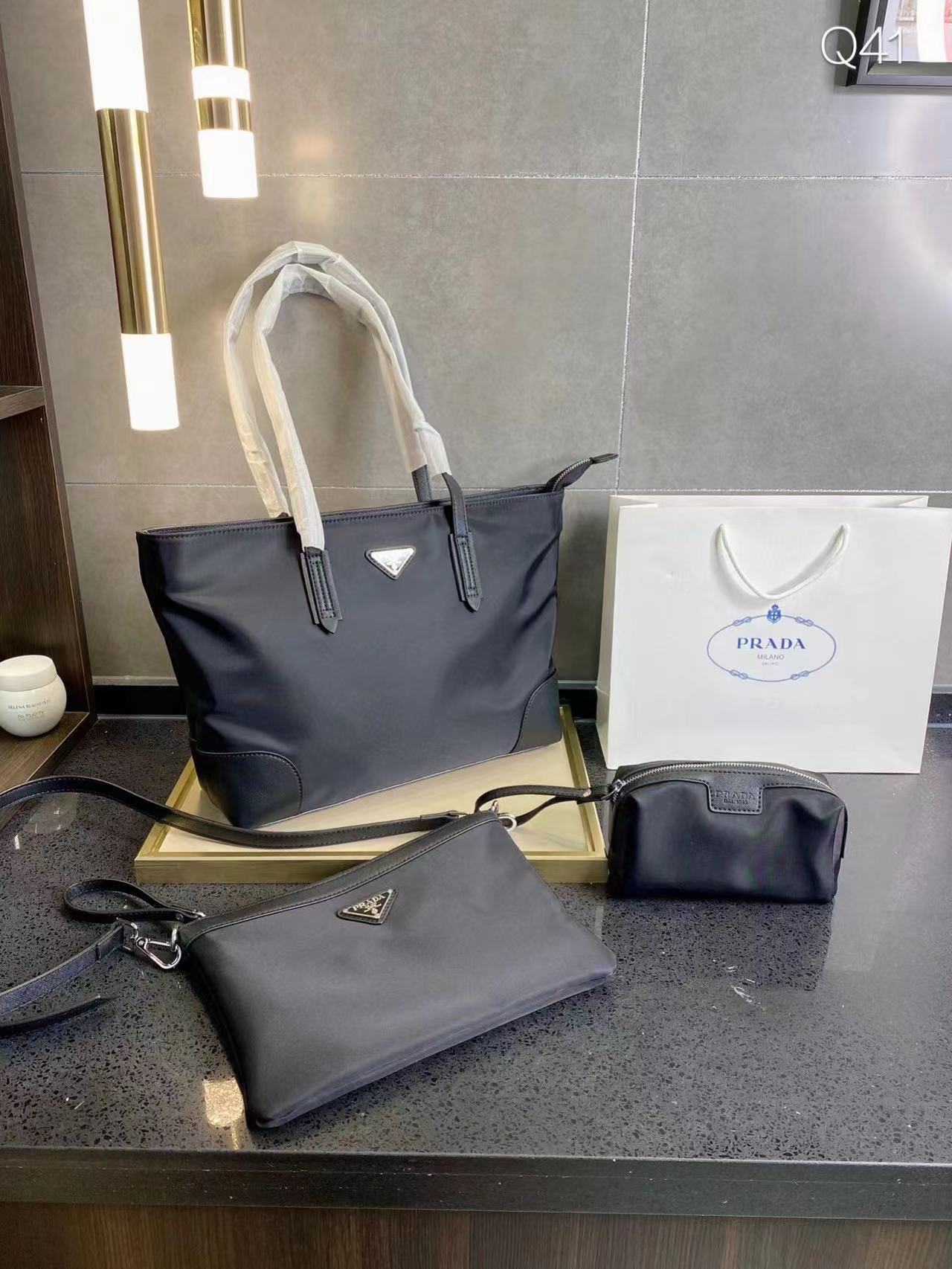 P style Tote bag 3-piece set-Luxeon