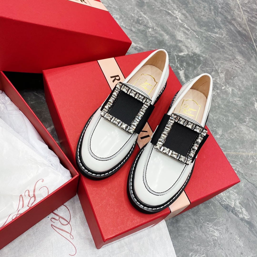 Roger Vivier buckle Mary Jane shoes-Luxeon