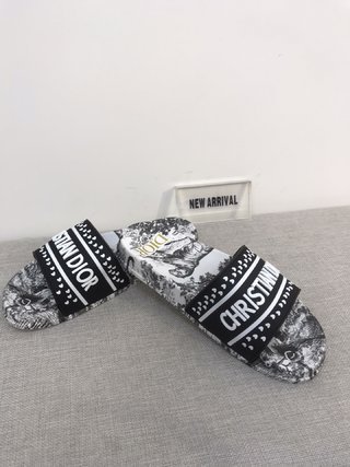 D style's New Flat Bottom Comfortable Non-slip Slippers-Luxeon