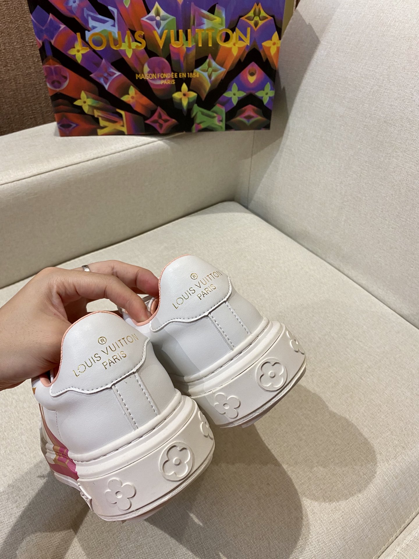 L style Women Lace Up Leather Flat Sneakers-Luxeon