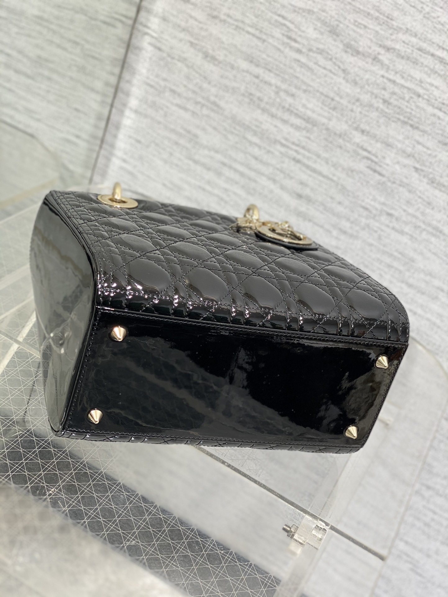 patent leather handbag 24*20*11cm