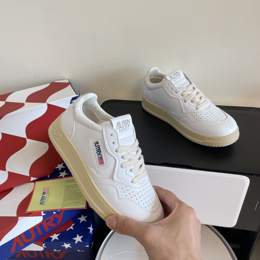 AUTRY new women vulanized shoes sports shoes-Luxeon