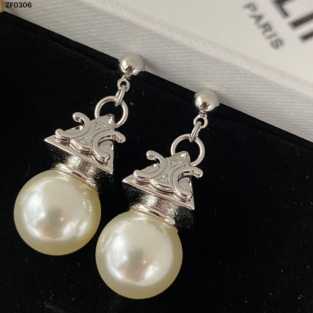 C style Stud Earrings-Luxeon