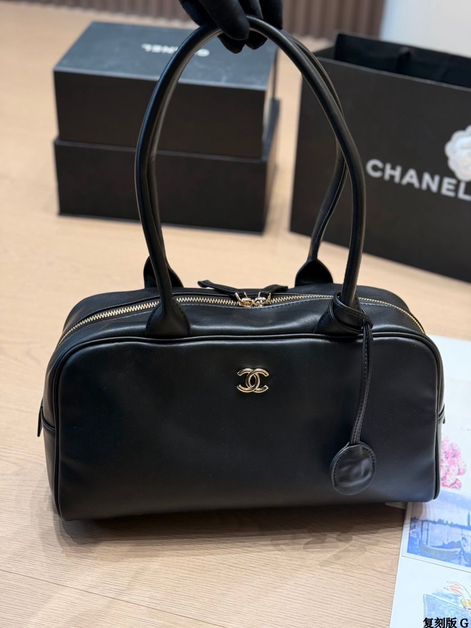 Black and gold bowling bag 19*35.5*12.5cm