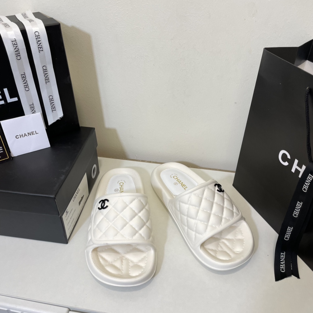 C style Air Bubble Flat Slippers-Luxeon