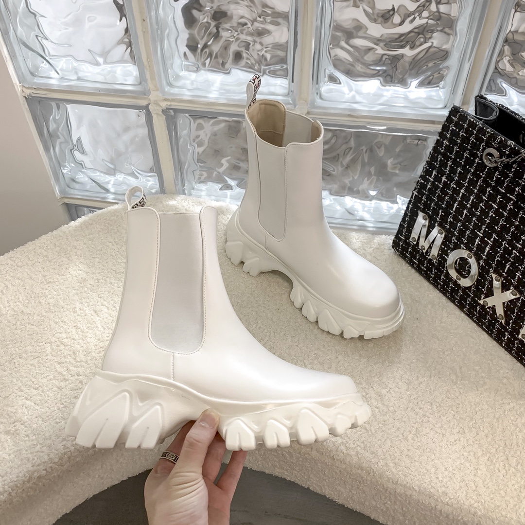 Givenchy patent leather solid ankle boots-Luxeon
