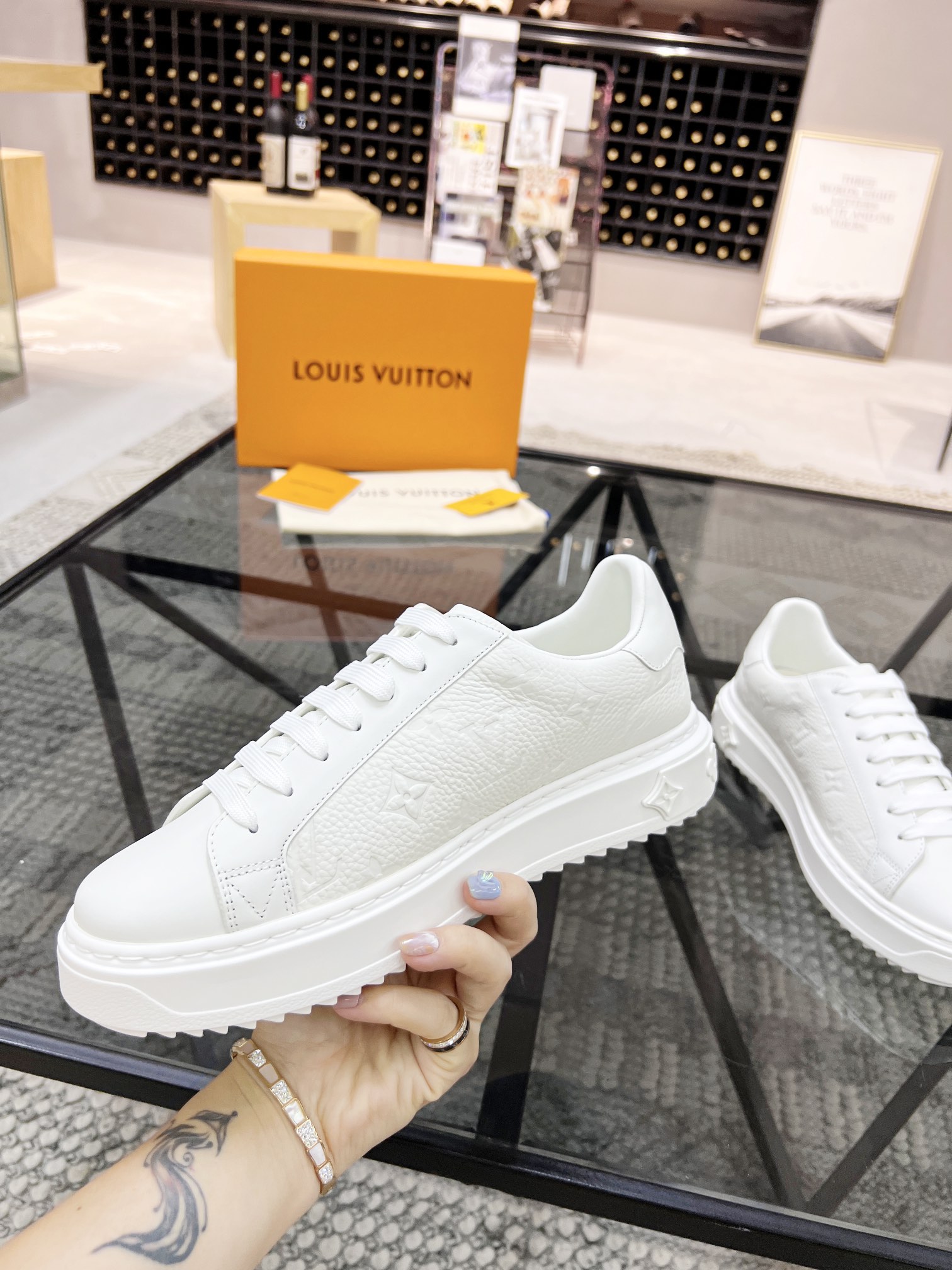 L style trendy women sneakers casual shoes-Luxeon
