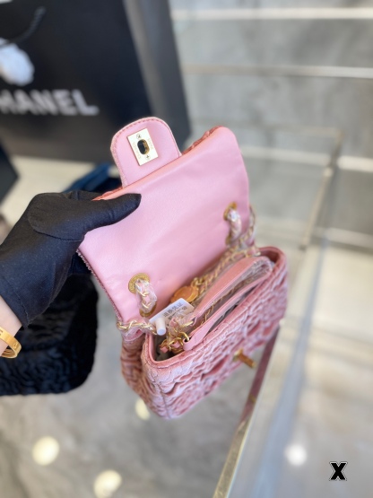 C style VELVET HANDBAG-Luxeon