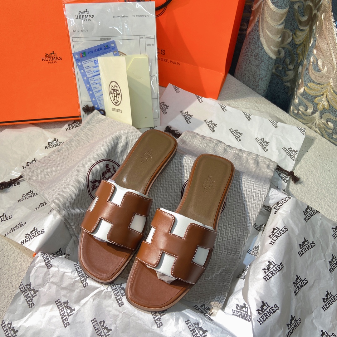 H style Flat Slippers-Luxeon