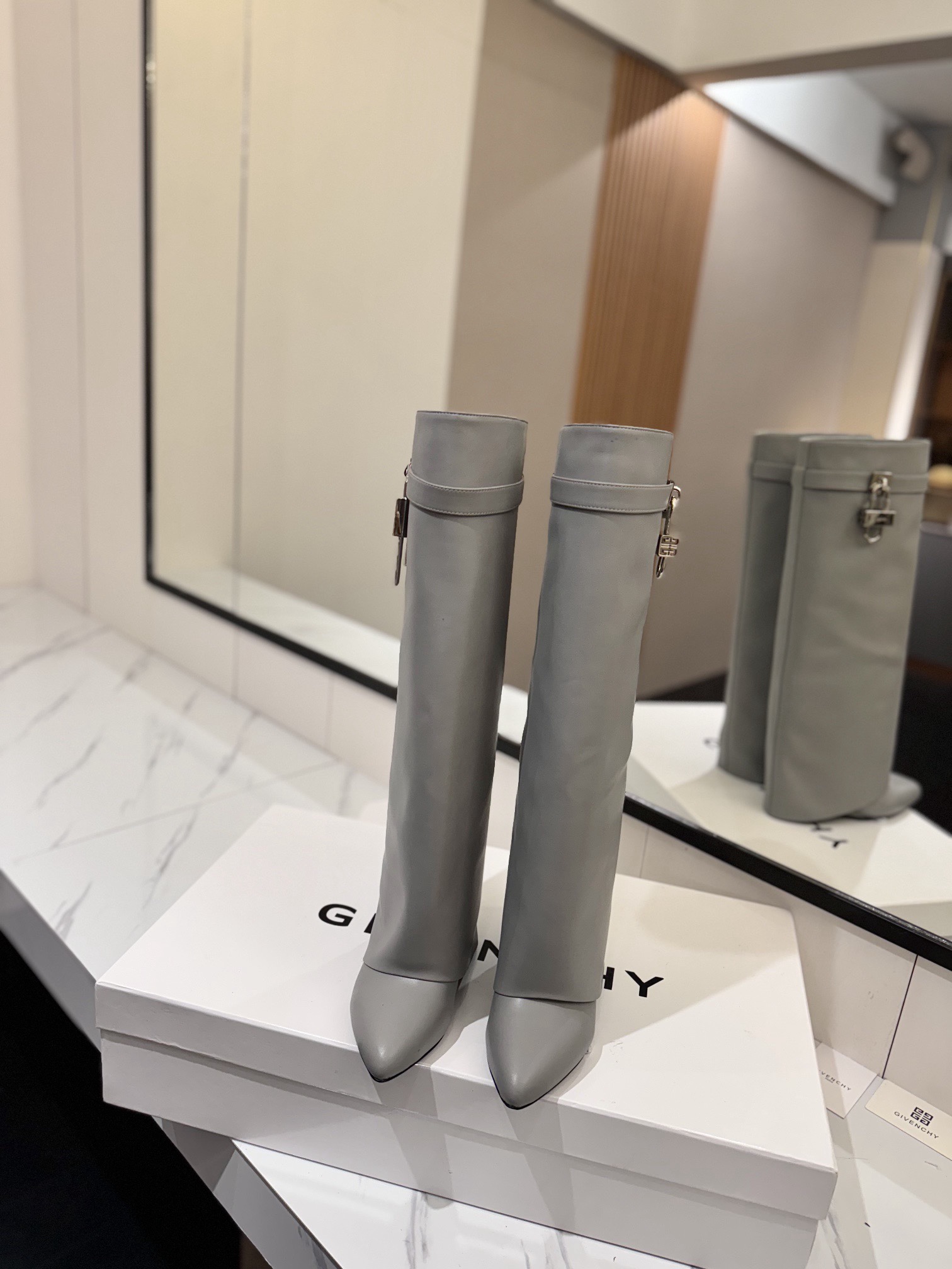 High-heeled buckle boots