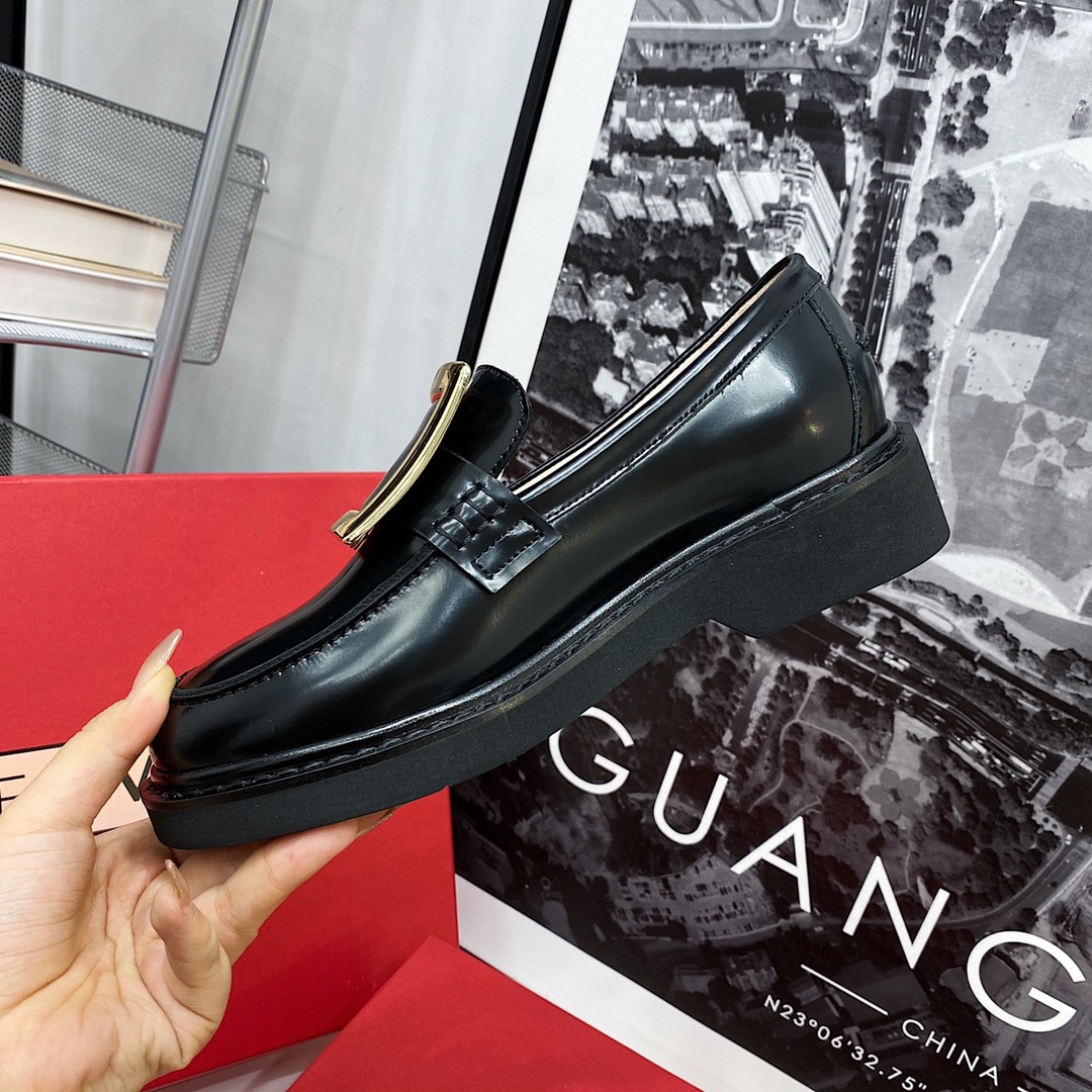 Roger Vivier buckle Mary Jane shoes-Luxeon