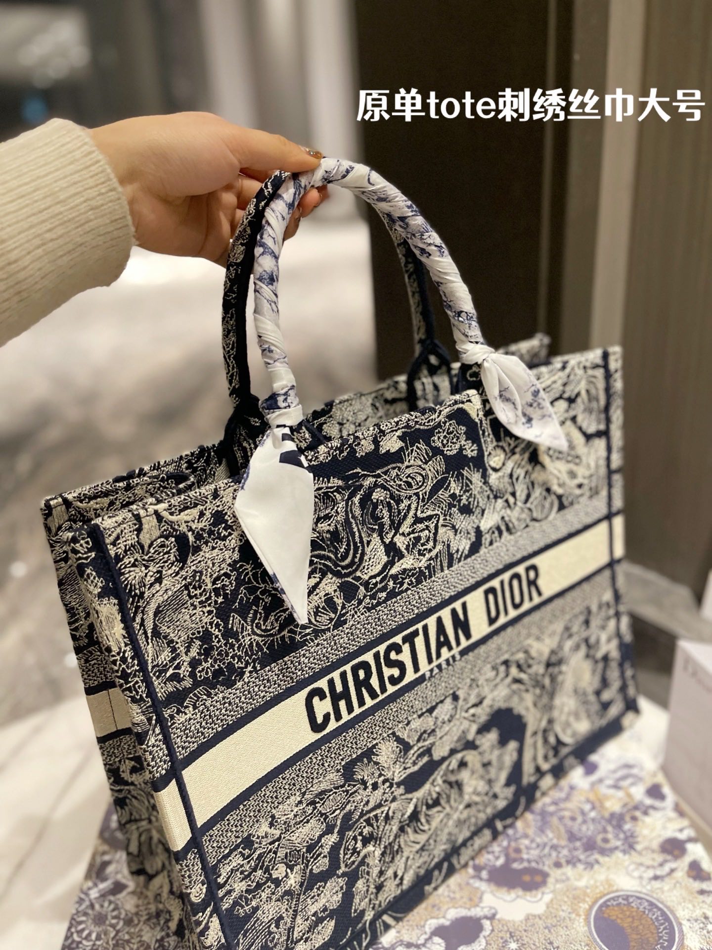 D style Book Tote Classic Handbags-Luxeon