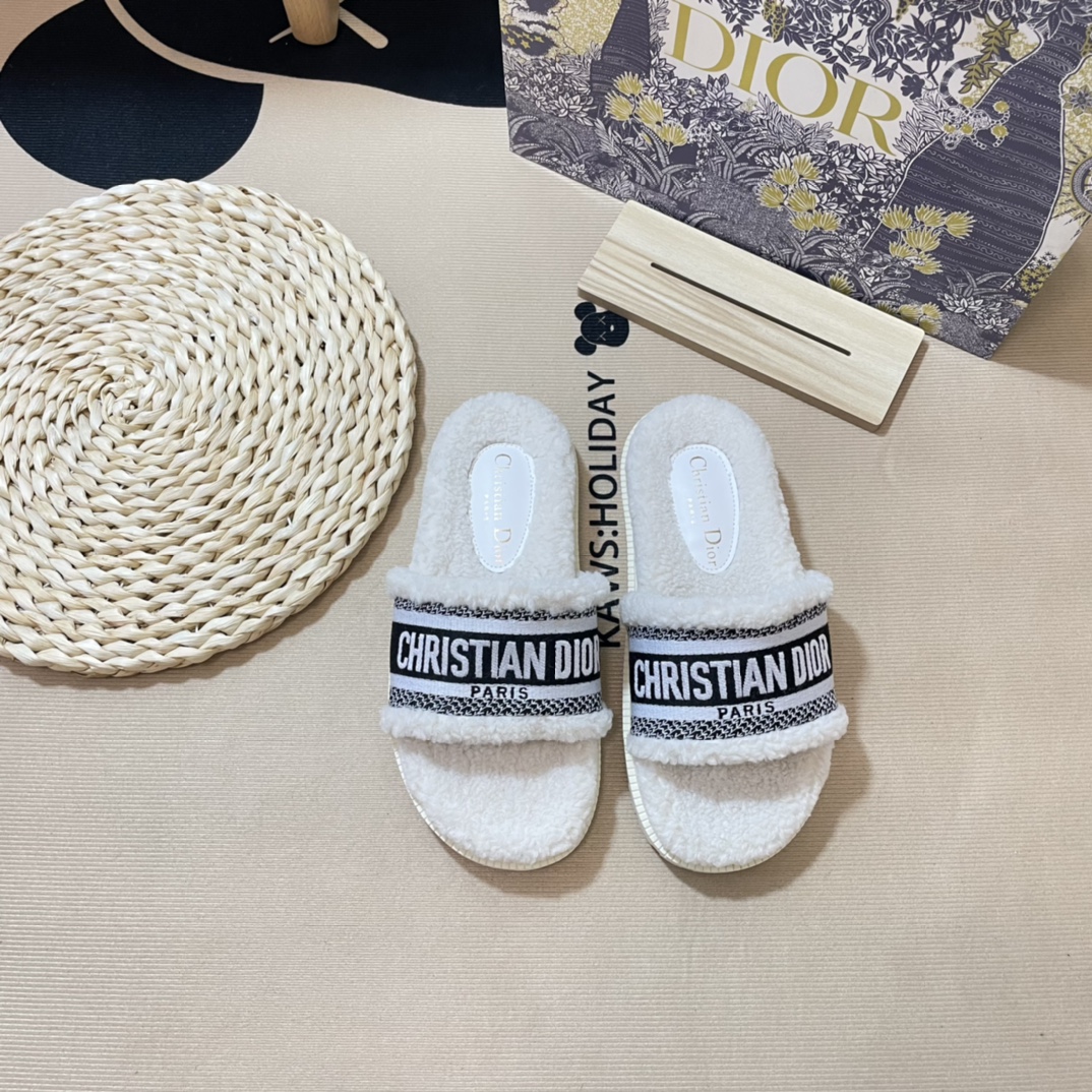 D style Autumn& winter new embroideried wool slippers-Luxeon
