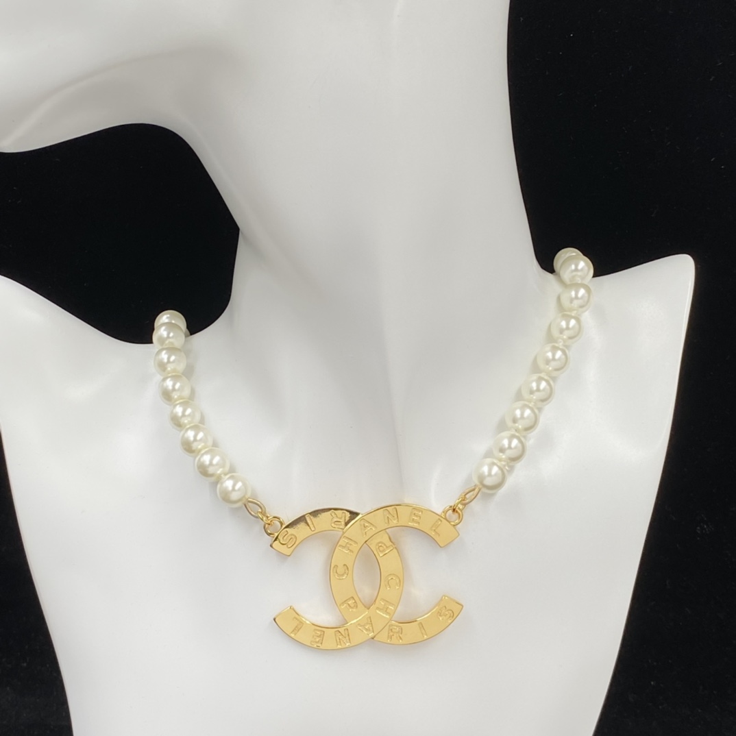 C style logo pearl necklace-Luxeon