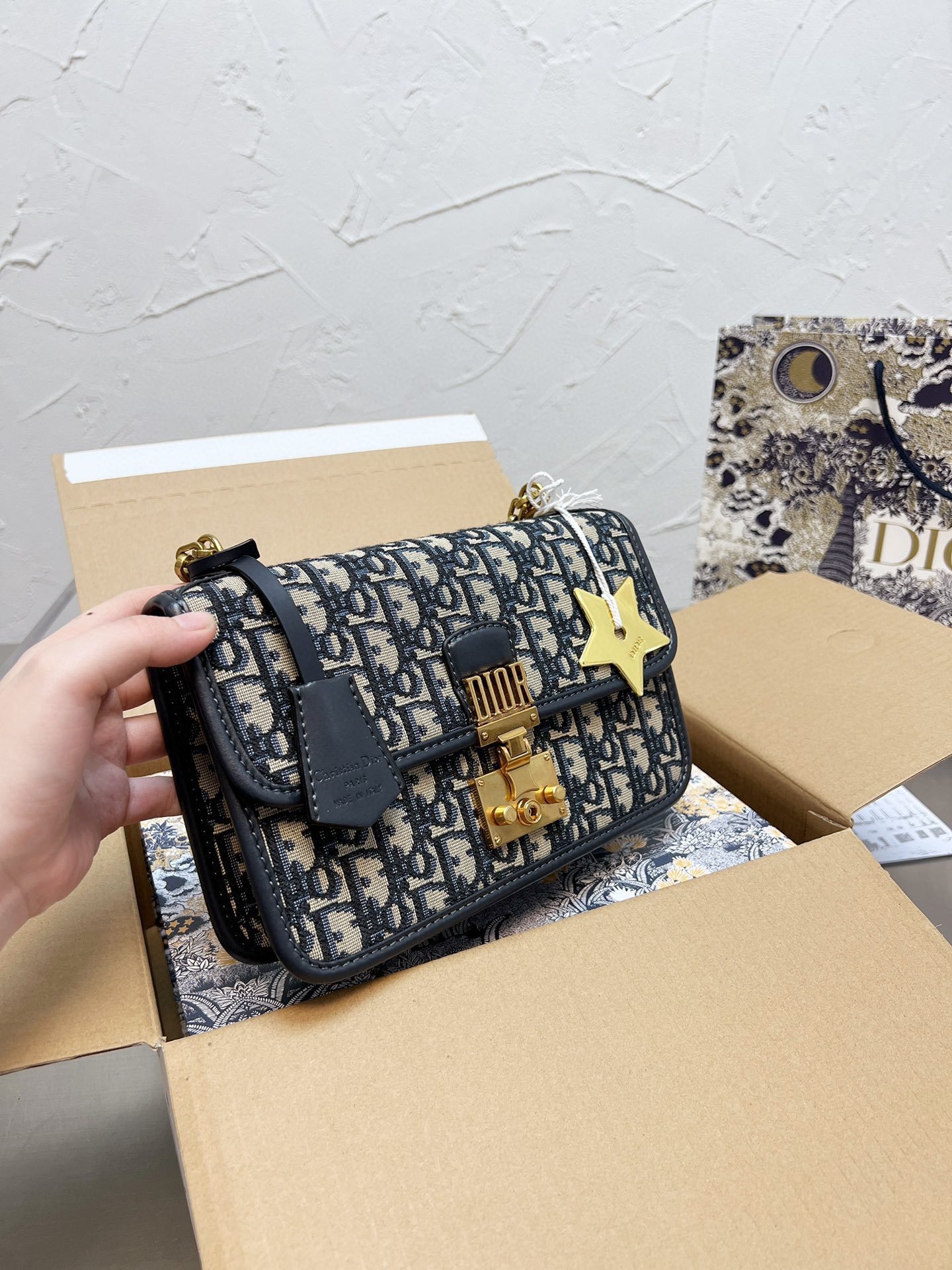 D style Addict Shoulder Bags Metal Chain Bags-Luxeon