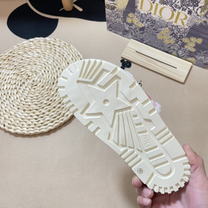 D style Autumn& winter new embroideried wool slippers-Luxeon