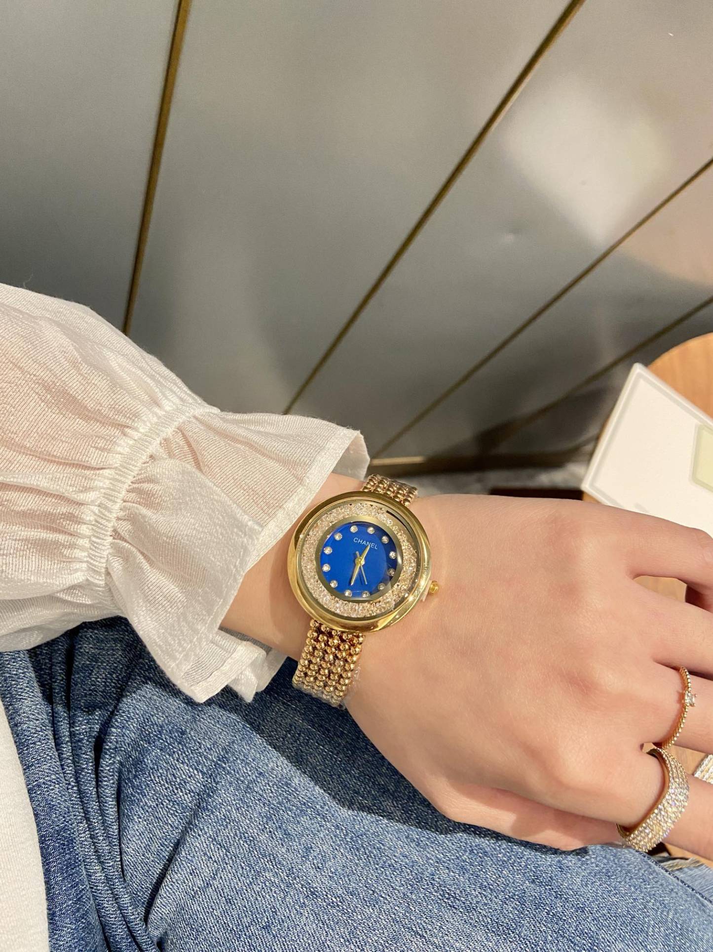 C style Women Wristwatch Quartz Movement Elegant Fashion-Luxeon