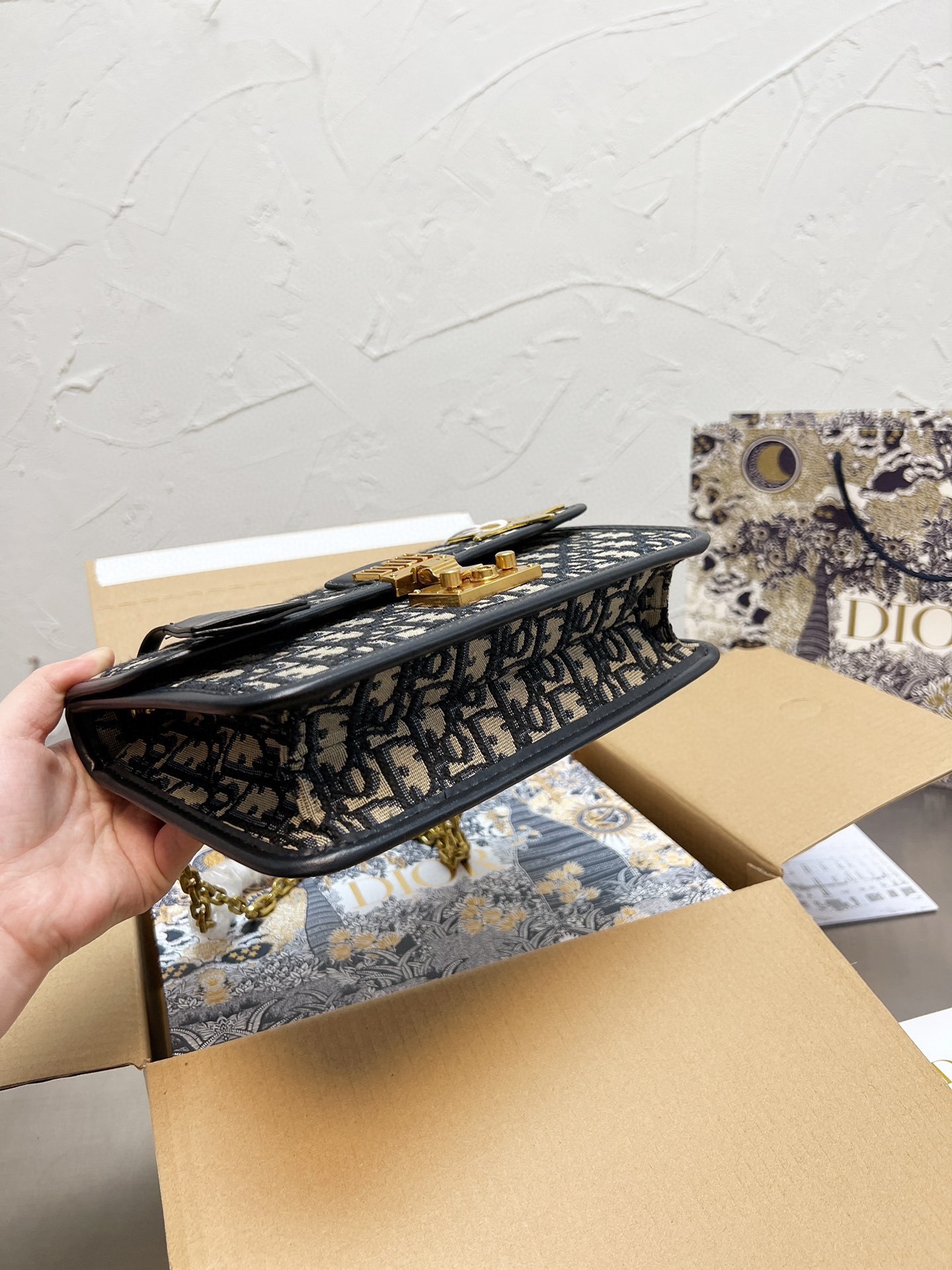 D style Addict Shoulder Bags Metal Chain Bags-Luxeon