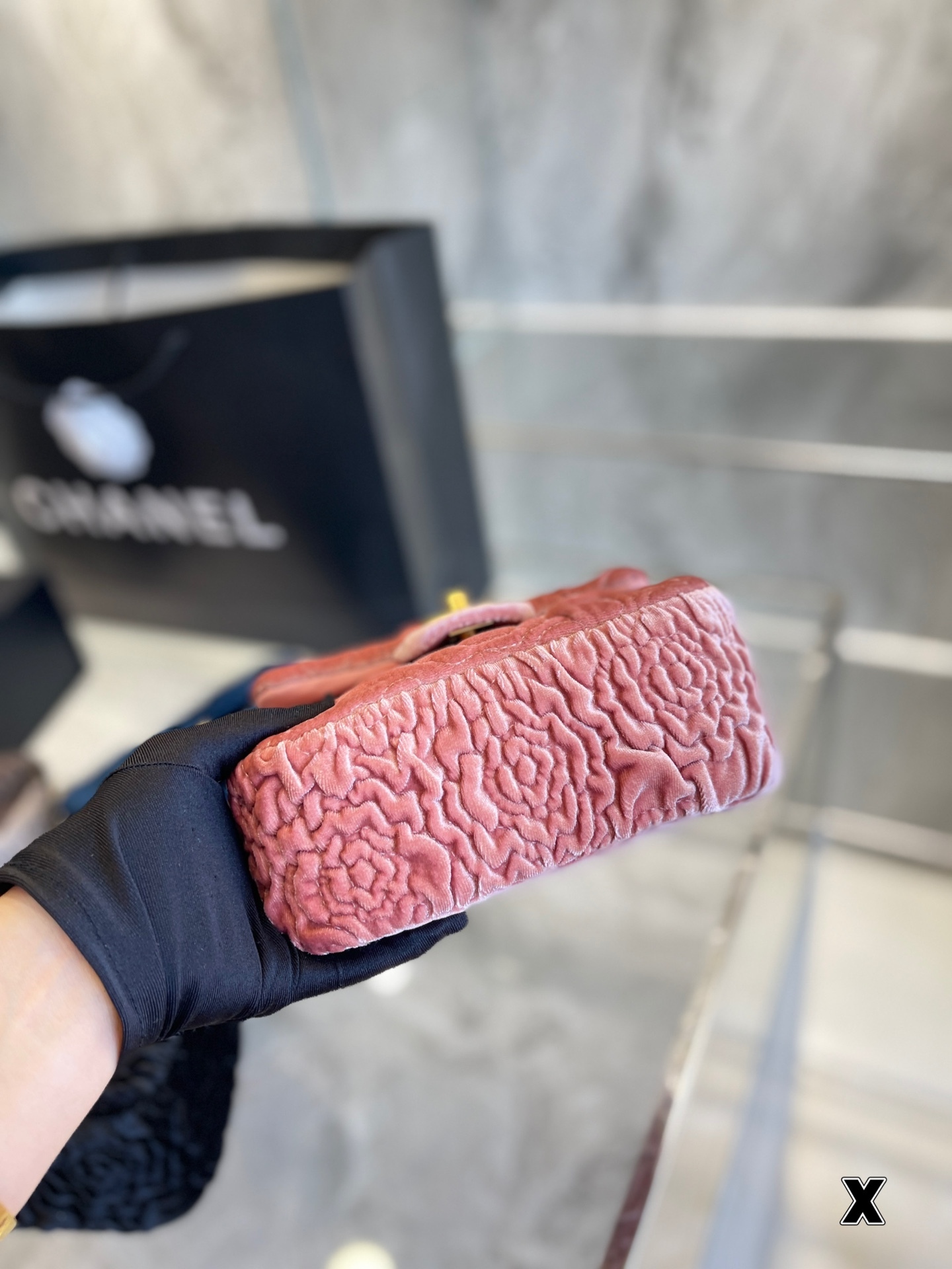 C style VELVET HANDBAG-Luxeon