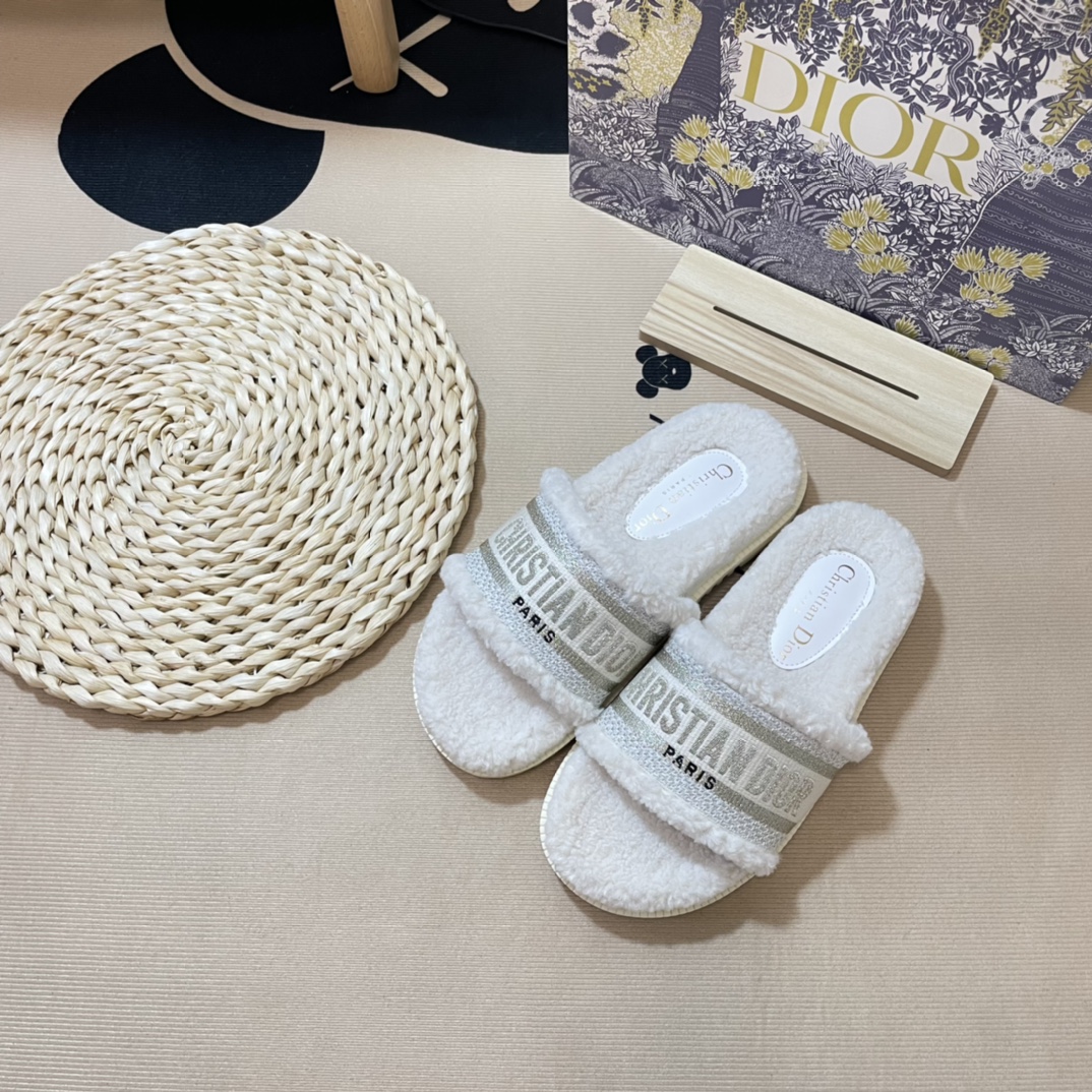 D style Autumn& winter new embroideried wool slippers-Luxeon