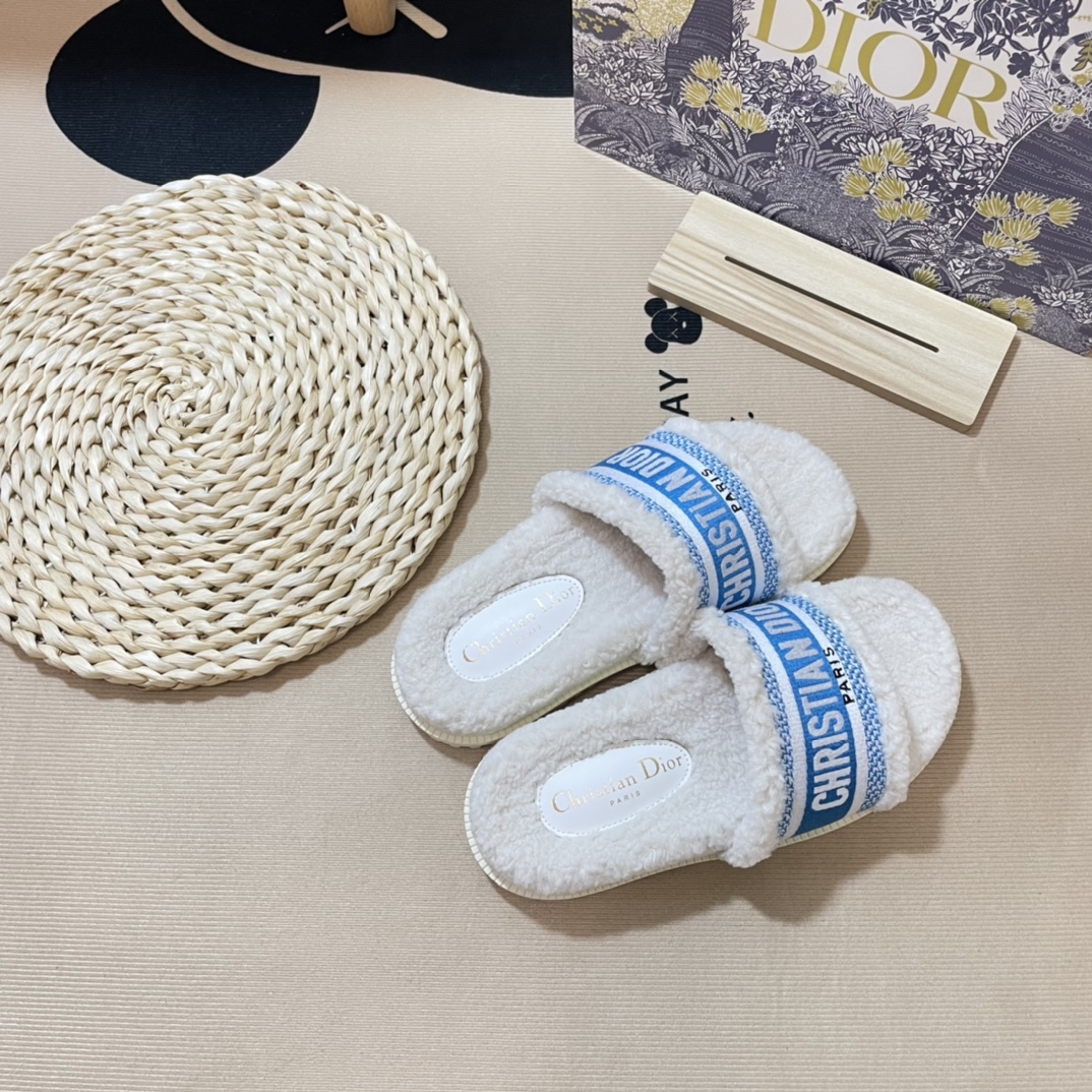 D style Autumn& winter new embroideried wool slippers-Luxeon