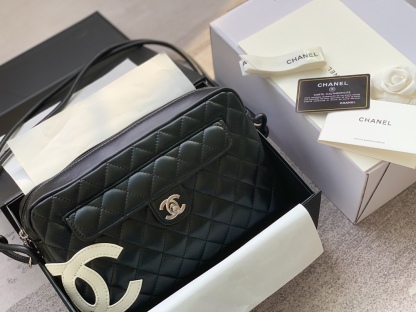 C style vintage handbag-Luxeon