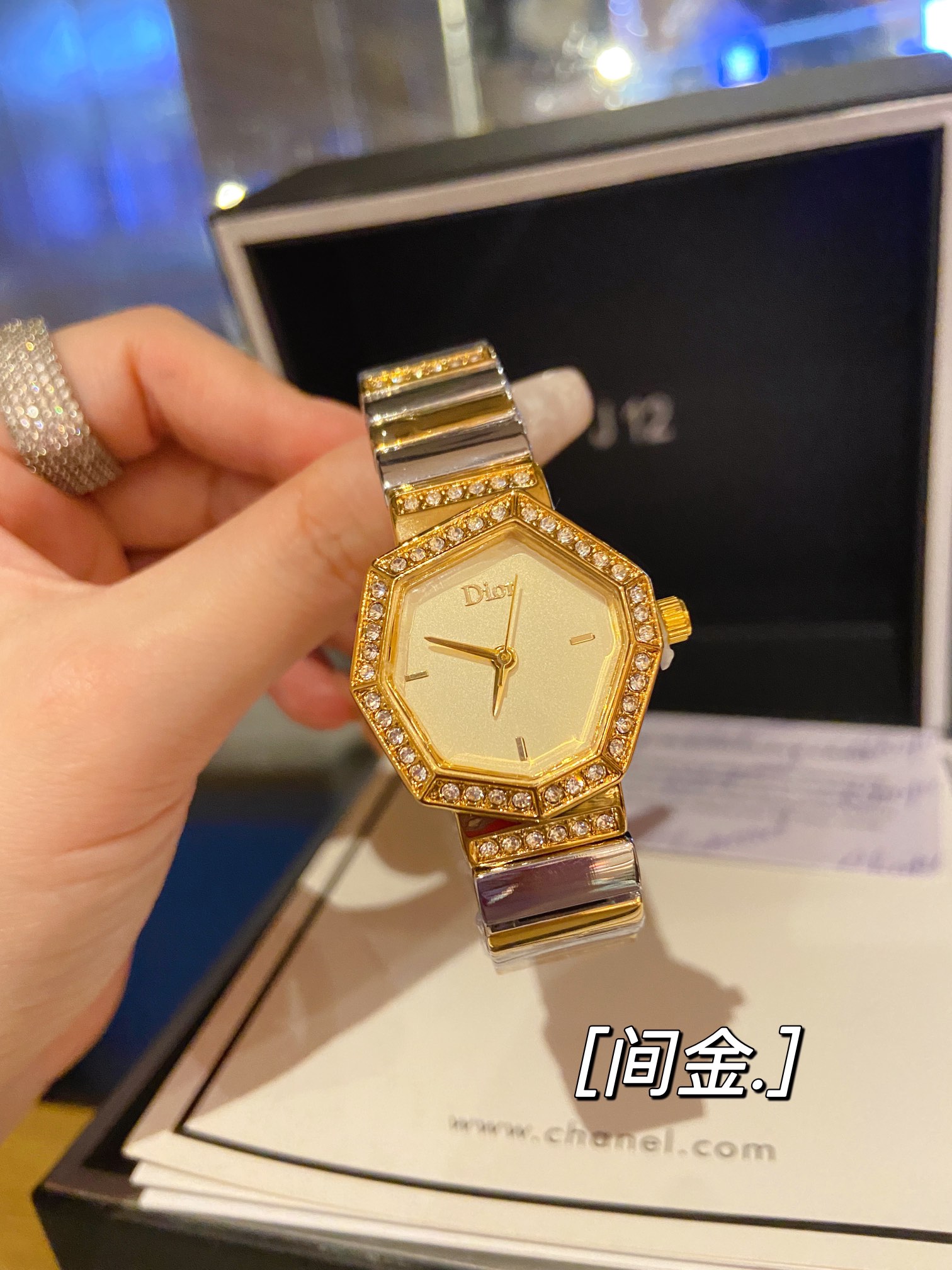 D style Wristwatch Elegant Fashion-Luxeon